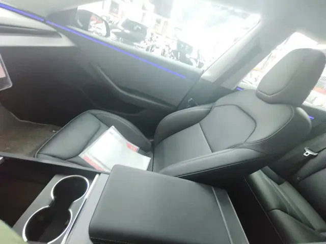 Tesla Model 3 — Фото автомобиля 8