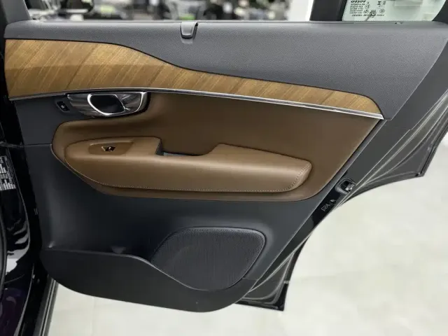 Volvo XC90 — Фото автомобиля 29