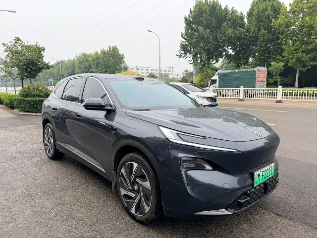 Buick Zhijing E7 — Фото автомобиля 3