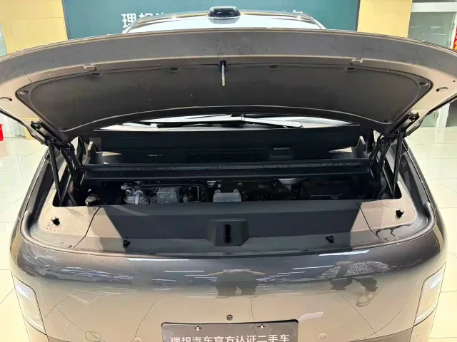 Li Auto MEGA — Фото автомобиля 5