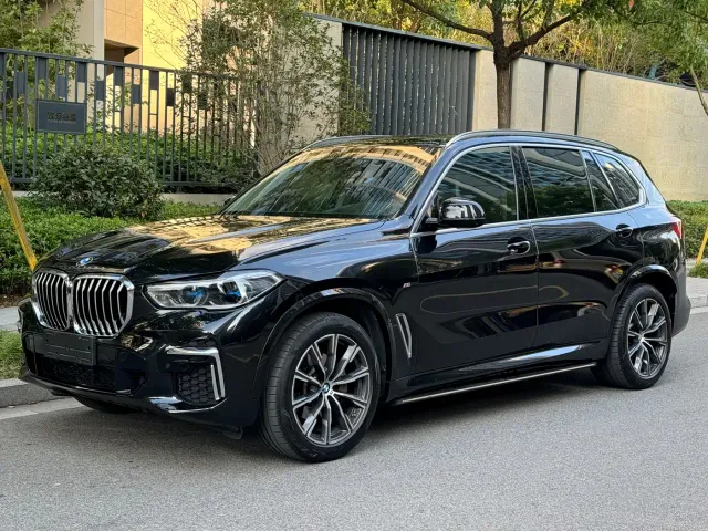 Фотография автомобиля — BMW X5