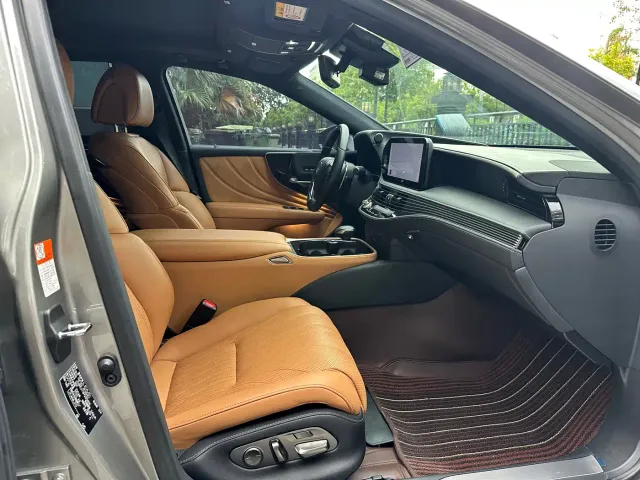 Lexus LS — Фото автомобиля 8