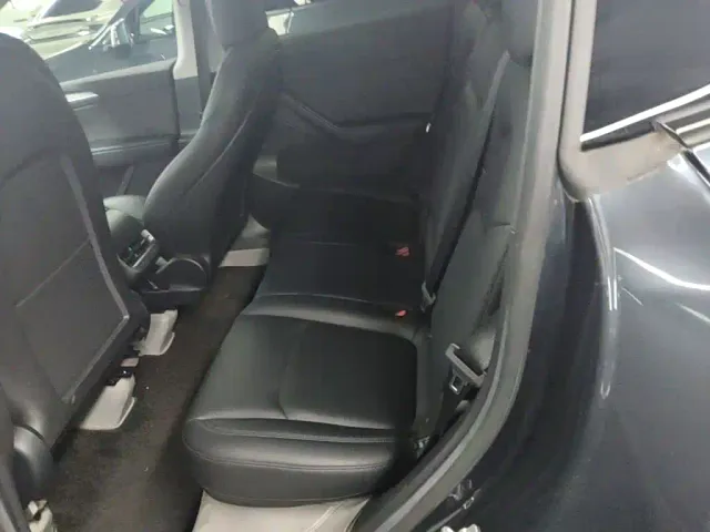 Tesla Model Y — Фото автомобиля 12