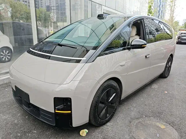 Фотография автомобиля — Li Auto MEGA