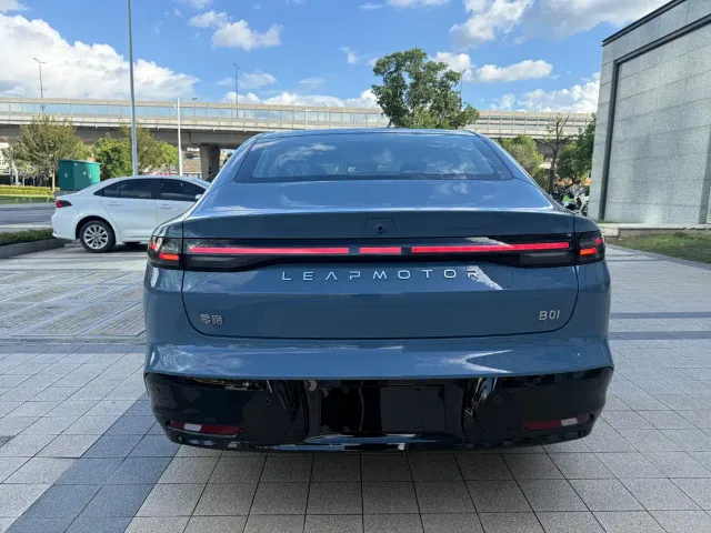 Leapmotor B01 — Фото автомобиля 15