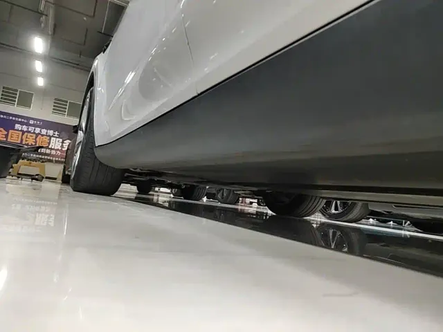 Tesla Model Y — Фото автомобиля 21