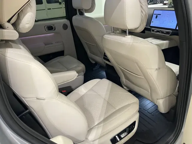 Li Auto L8 — Фото автомобиля 12