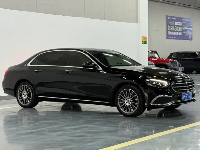 Фотография автомобиля — Mercedes-Benz E-Class