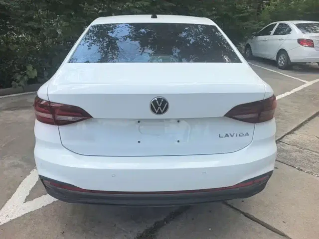 Volkswagen Lavida — Фото автомобиля 5