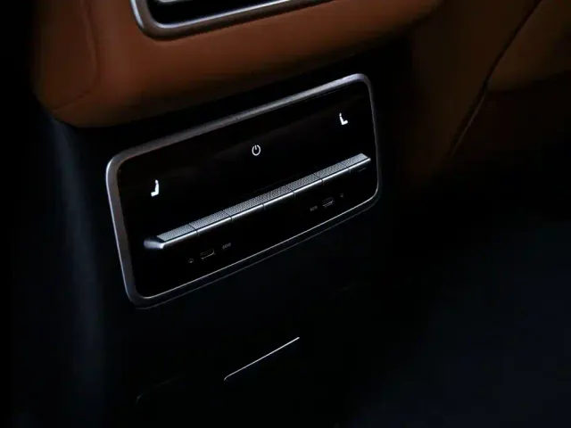 Li Auto L7 — Фото автомобиля 16