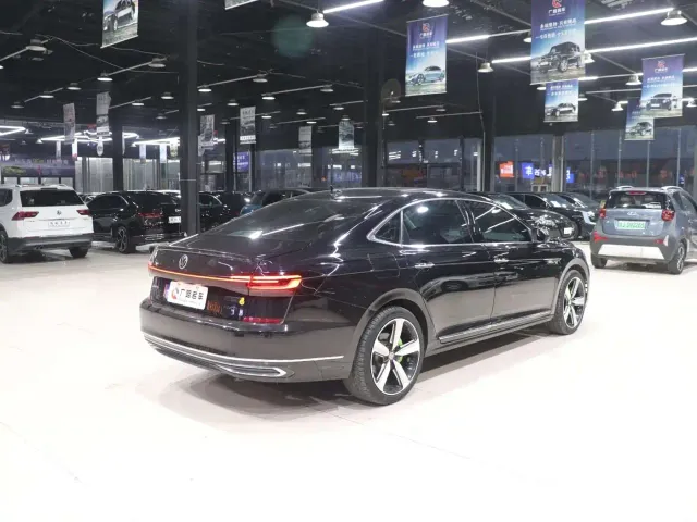 Volkswagen Passat — Фото автомобиля 6