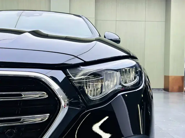 Mercedes-Benz E-Class — Фото автомобиля 7