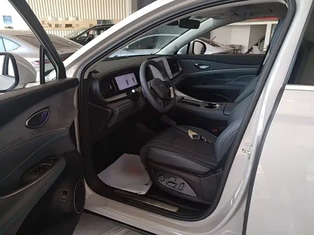 BYD Hai Shi 07 DM-i — Фото автомобиля 14
