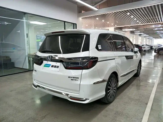 Honda Elysion — Фото автомобиля 3