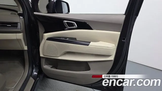 Kia Carnival Generation 4 — Фото автомобиля 14