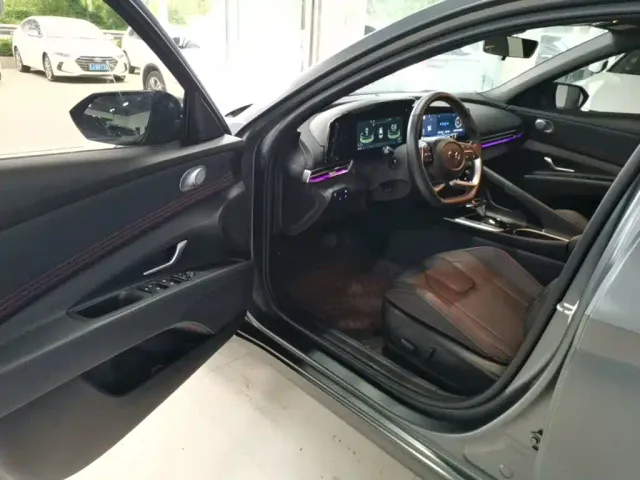 Hyundai Elantra — Фото автомобиля 15