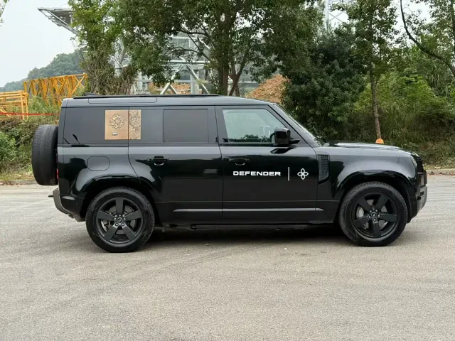 Land Rover Defender — Фото автомобиля 3