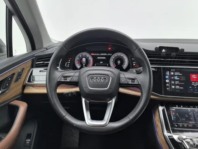 Audi Q7 — Фото автомобиля 11