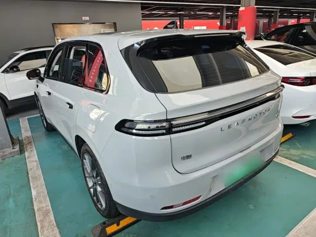 Leapmotor C10 — Фото автомобиля 4