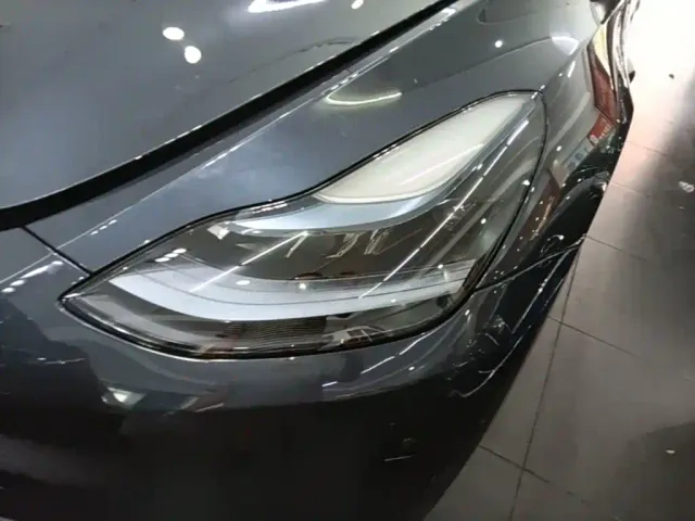 Tesla Model Y — Фото автомобиля 23