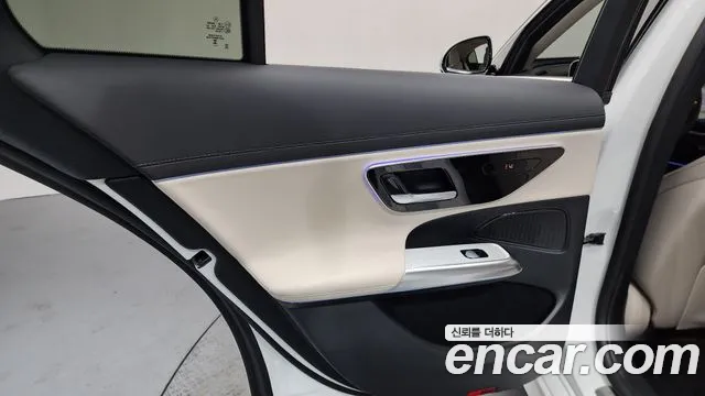 Mercedes-Benz E-Class — Фото автомобиля 24