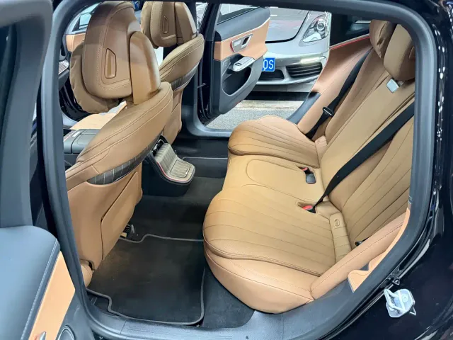 Mercedes-Benz E-Class — Фото автомобиля 14