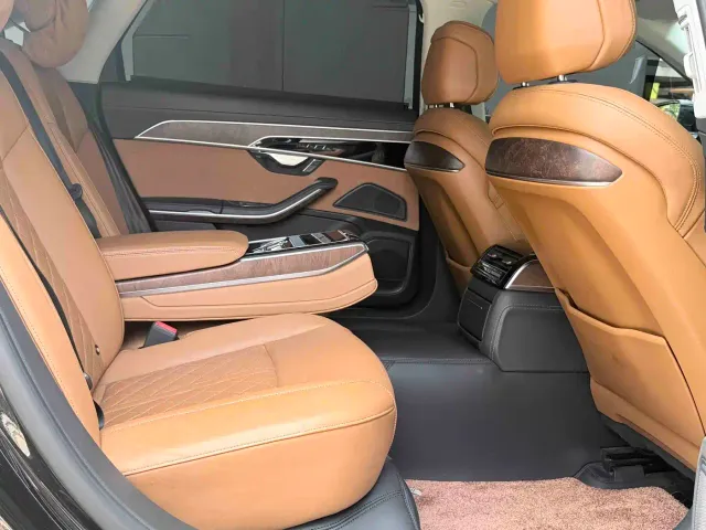 Audi A8 — Фото автомобиля 6
