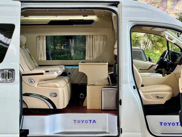 Toyota HIACE — Фото автомобиля 6