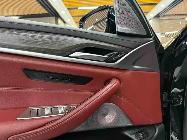 BMW 5 Series — Фото автомобиля 16