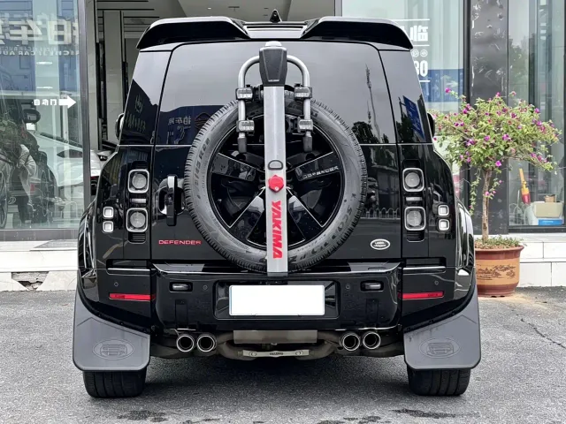 Land Rover Defender — Фото автомобиля 8