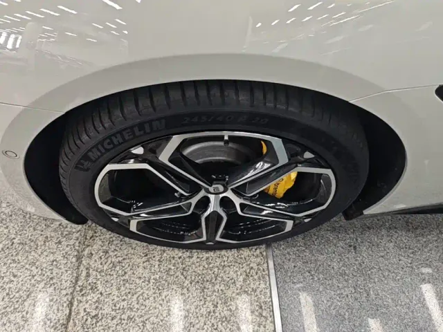 Xiaomi SU7 — Фото автомобиля 22