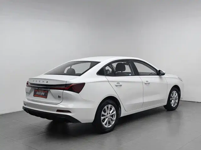 Roewe i5 — Фото автомобиля 2