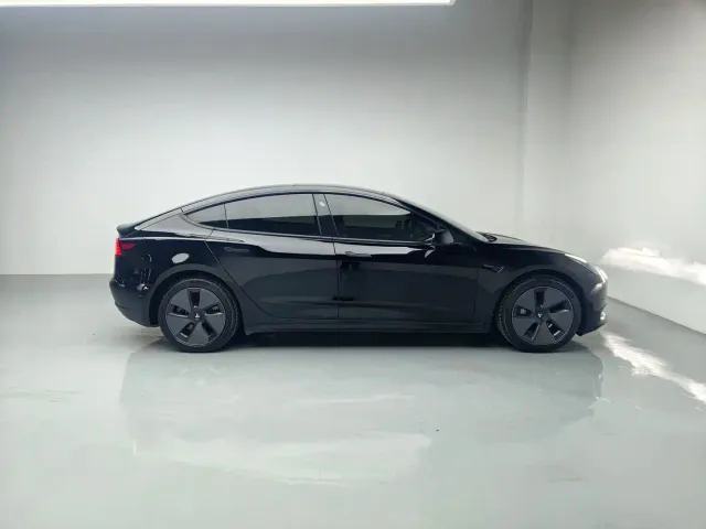 Tesla Model 3 — Фото автомобиля 8