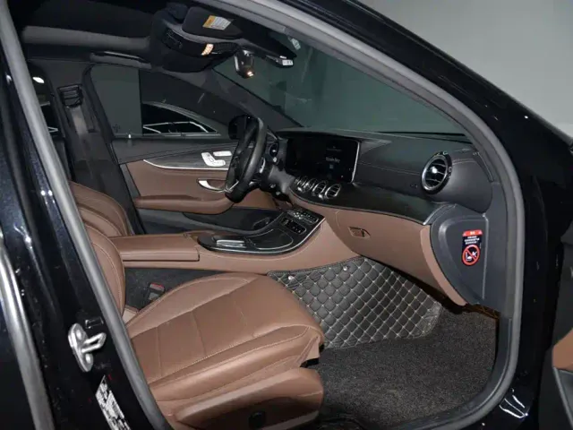 Mercedes-Benz E-Class — Фото автомобиля 20