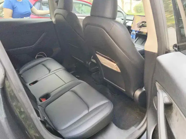 Tesla Model Y — Фото автомобиля 11