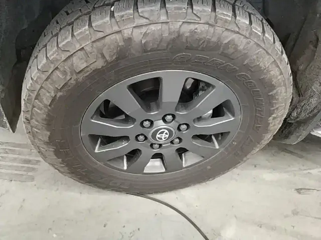 Toyota Prado — Фото автомобиля 22
