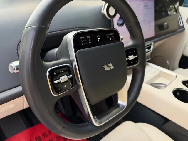 Li Auto L8 — Фото автомобиля 16
