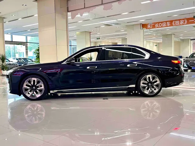 BMW 7 Series — Фото автомобиля 3