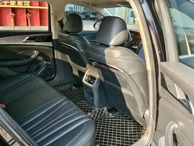 Hongqi H5 — Фото автомобиля 8