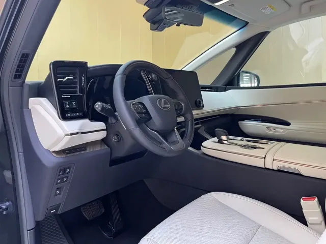 Lexus LM — Фото автомобиля 10