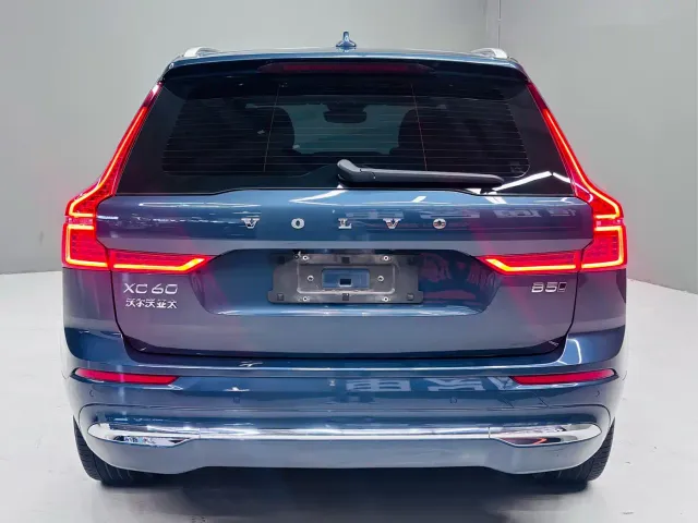 Volvo XC60 — Фото автомобиля 4
