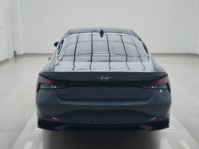 Hyundai Elantra — Фото автомобиля 3