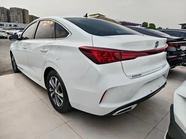 Changan Eado — Фото автомобиля 15