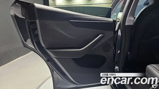 Tesla Model Y — Фото автомобиля 25