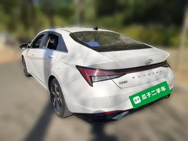 Hyundai Elantra — Фото автомобиля 24