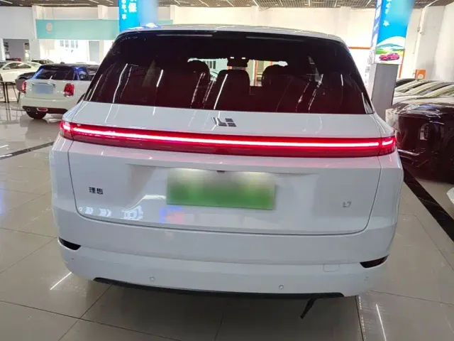 Li Auto L7 — Фото автомобиля 5