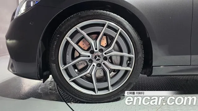 Mercedes-Benz E-Class — Фото автомобиля 5