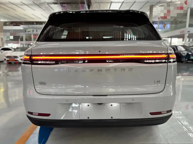 Leapmotor C10 — Фото автомобиля 16
