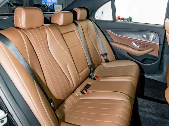 Mercedes-Benz E-Class — Фото автомобиля 22