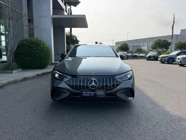 Mercedes-Benz EQE AMG — Фото автомобиля 2